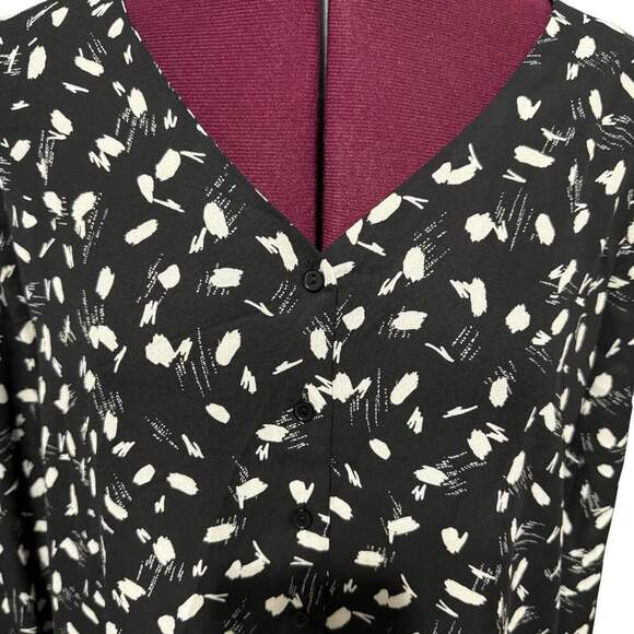 LUSH Geometric V-Neck Button Down Loose Fit Blouse Long Sleeve Top Black Medium - Picture 6 of 13